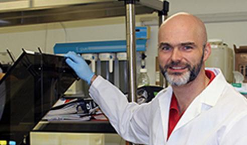 Ronan Carroll's profile picture Ronan Carroll, portrait in lab